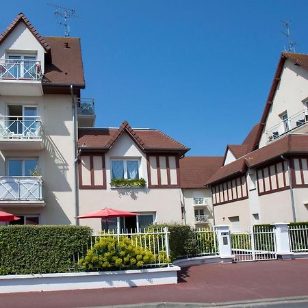 Appart Residence Proche Plage Avec Piscine Et Parking Couvert Prive Merville-Franceville-Plage Kültér fotó