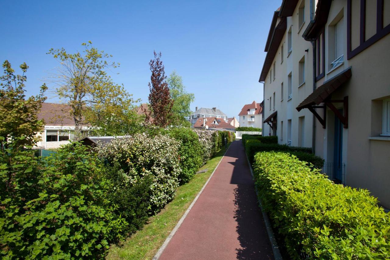 Appart Residence Proche Plage Avec Piscine Et Parking Couvert Prive Merville-Franceville-Plage Kültér fotó