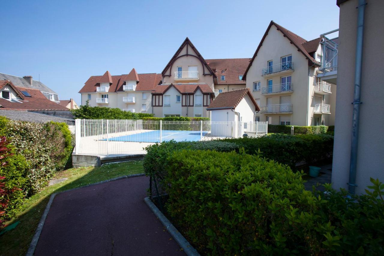 Appart Residence Proche Plage Avec Piscine Et Parking Couvert Prive Merville-Franceville-Plage Kültér fotó