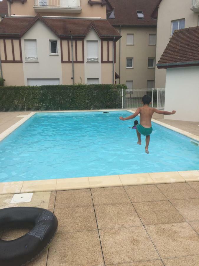 Appart Residence Proche Plage Avec Piscine Et Parking Couvert Prive Merville-Franceville-Plage Kültér fotó